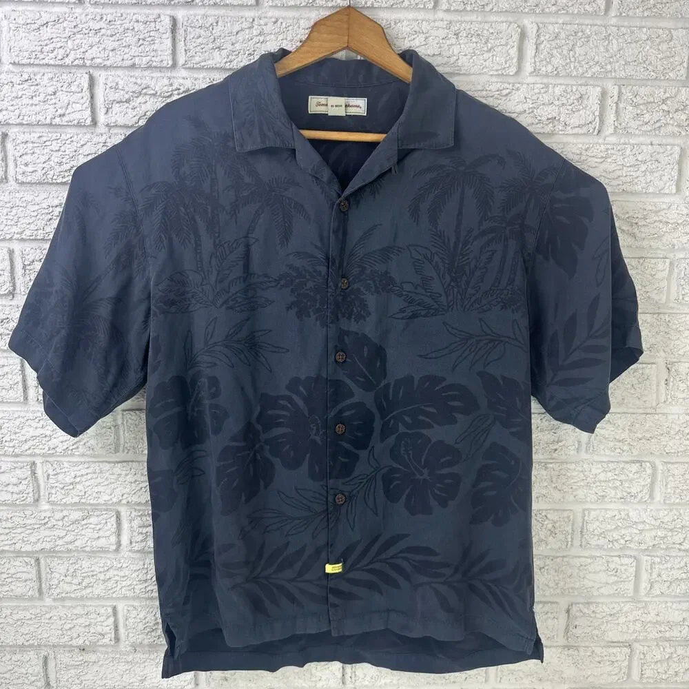 TOMMY BAHAMA Mens Sz Medium Black Hawaiian Floral 100% Silk Short Sleeve Shirt